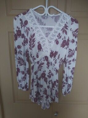 Kismet White Blouse with Mauve Floral Print and Lace Trim